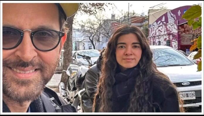 Hrithik Roshan poses with girlfriend