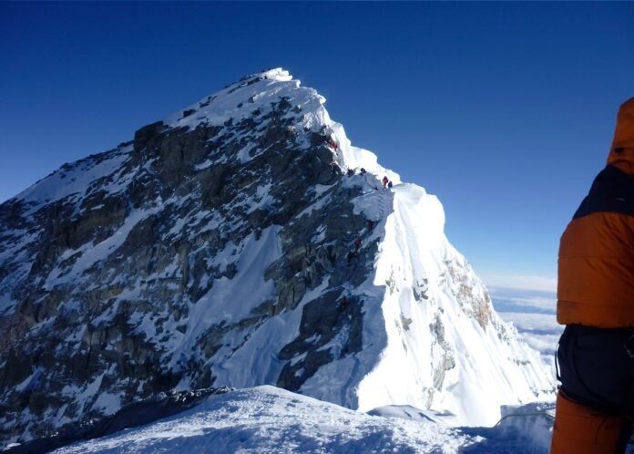 Everest spring climbing season