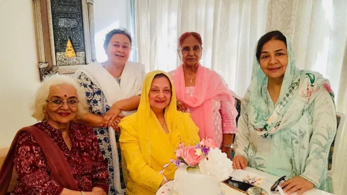 Saira Banu Celebrates 80th Birthday with Family