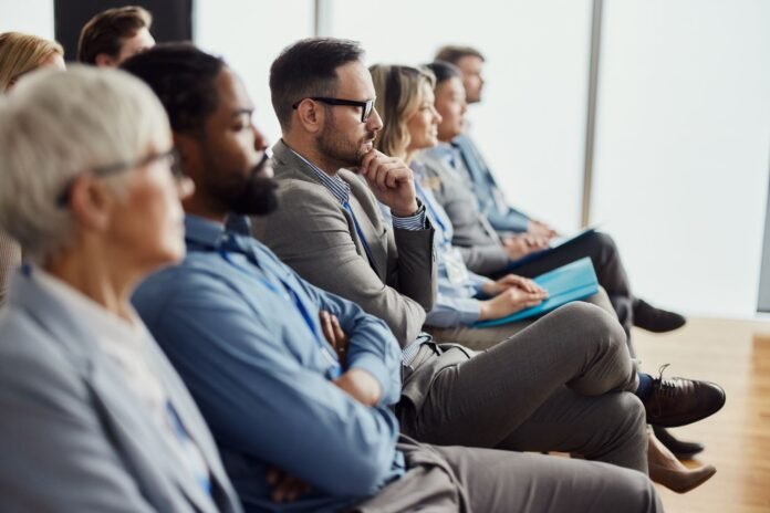 US Hiring Rebounds Slightly in August, Unemployment Rate Dips