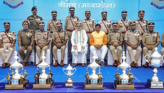 AMIT SHAH with other police officials