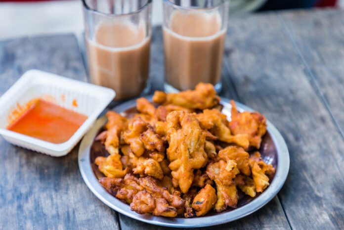 hot pakoras and rainy weather
