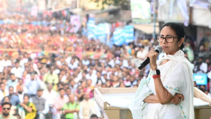 Mamata Banerjee addressing public gathering while criticizing demolition drive politics