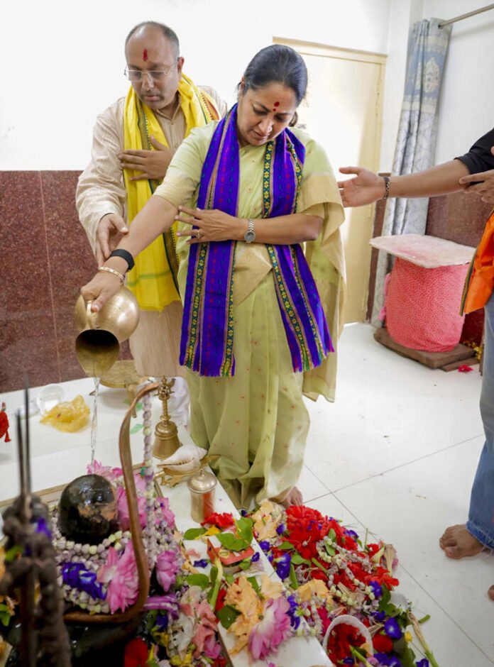 Delhi CM, UP DyCM offer prayer at Maa Tripura Sundari temple