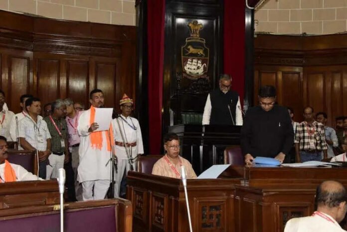 Heeding PM’s call, MLAs take buses to assembly to take oath
