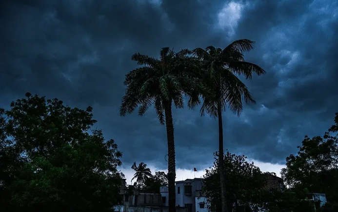 AA248Xyz IMD issues yellow alert as Bengaluru braces for severe storms