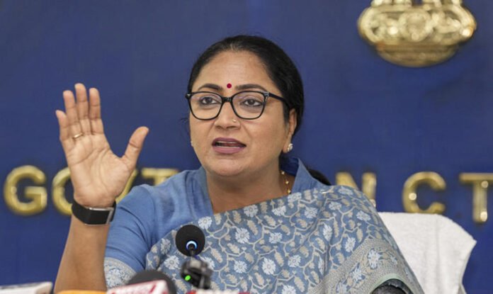 CM Gupta tells officials to implement welfare schemes with transparency