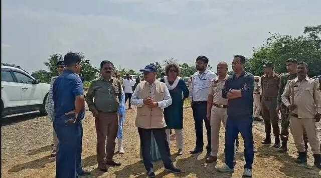 AA24ge4r Assam Official Investigates Illegal Stone Mining at Doyang River