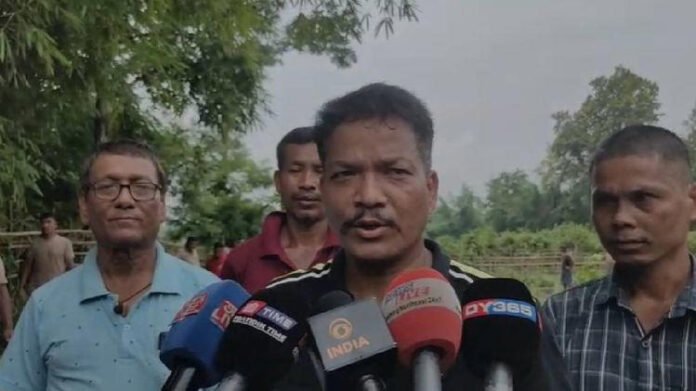 AA25LGdF Assam: Bongaigaon youths ordered to plant and maintain 1500 saplings after illegal tree felling