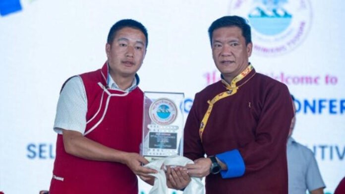 AA25XgjW Arunachal CM honours Monpa achievers at MMT General Conference