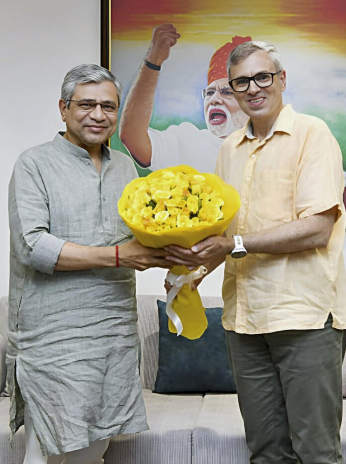 AA25iDsn J-K CM Omar meets railway minister, seeks more train services for Kashmir