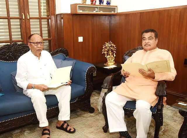 AA25iemV Manipur CM Discusses Key Infrastructure Projects with Union Minister Nitin Gadkari