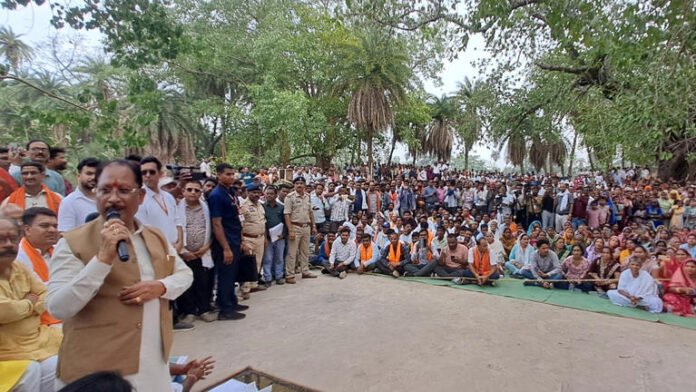 AA25lNGc GI tag for rice, irrigation, sewing machines: As Chhattisgarh CM travels to villages, residents queue up with requests