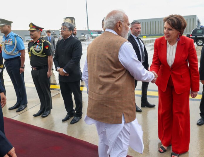 AA2632G9 'Highly productive': BJP hails PM Modi's visit to France, Slovakia