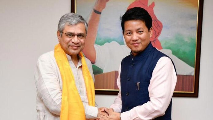 AA263oAO Sikkim MP urges Railway Minister to expedite key rail projects in state