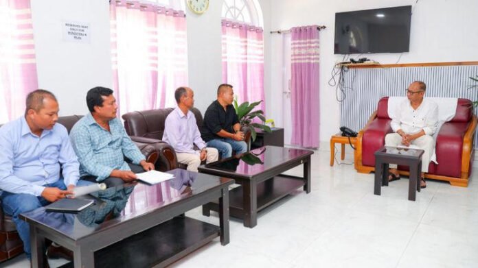 Manipur CM assures support to displaced families after meeting Kangpokpi delegation