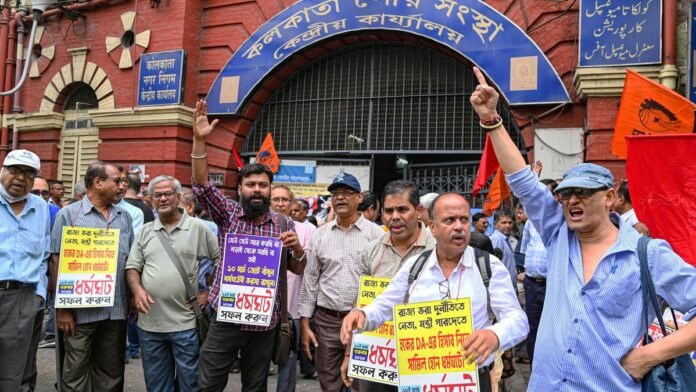 Government employee representatives continue hunger strike while awaiting progress in negotiations