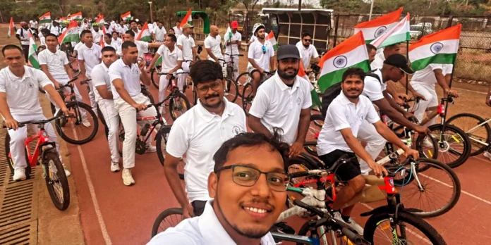 Hundreds of cyclists participating in the