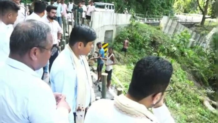 AA2745PC Assam-Arunachal Highway Shut As Heavy Rain Triggers Landslides
