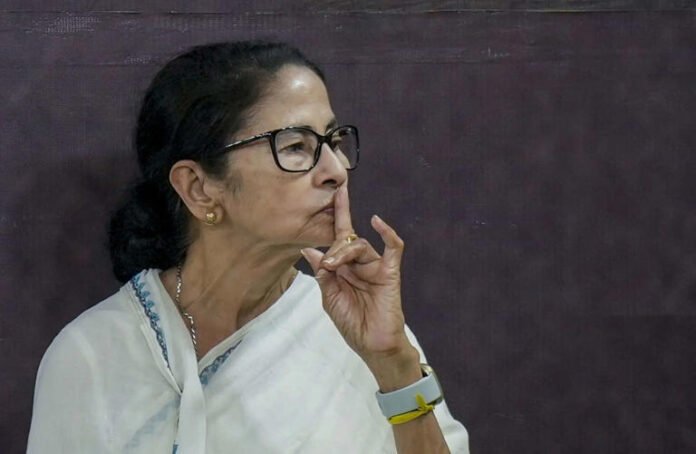 AA27W515 Congress invites Mamata Banerjee to July 21 event in Kolkata, asks her to admit quitting party was 'mistake'