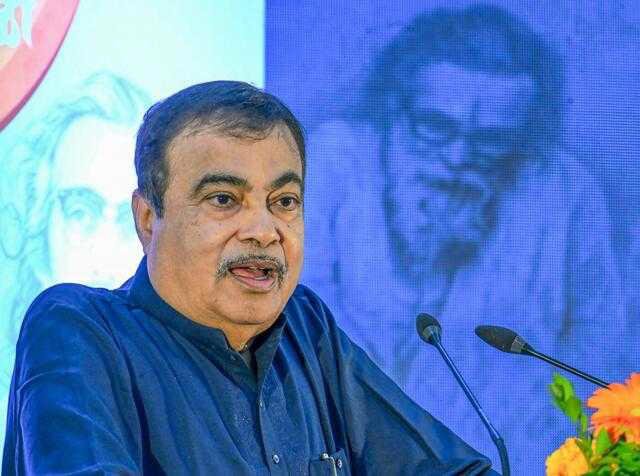 AA27X77S 'Consumers can buy 100% petrol, Ethanol only small part of sons' business': Nitin Gadkari reacts on E20 Row