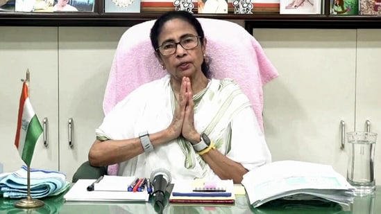 AA27XOeT TMC Supremo Mamata Banerjee attacked BJP via a Facebook live soon after Madan Mitra joined the rebel faction.