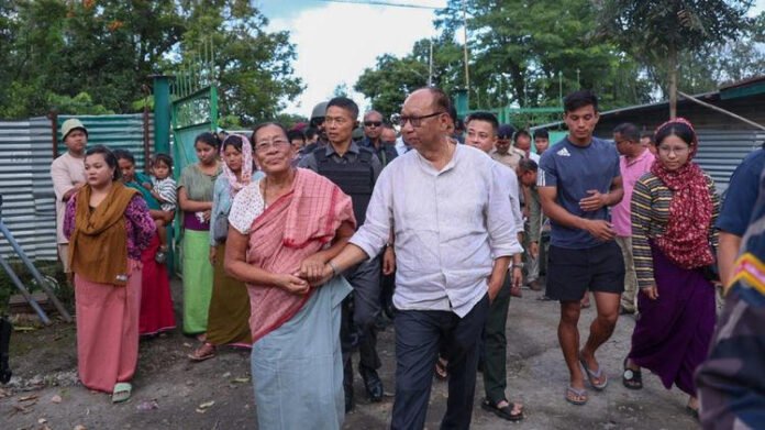 AA27Yrpu Manipur CM visits arson-hit Kanto Sabal in Imphal West, vows stronger security