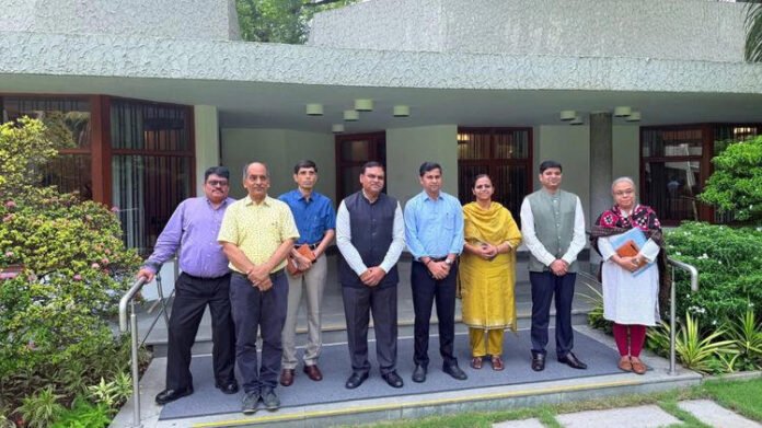 AA28705f Tripura eyes dairy boost as ARD Minister Sudhangshu Das meets NDDB chief in Gujarat