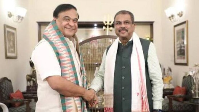 AA28EJUz Himanta Biswa Sarma thanks Dharmendra Pradhan as he demits office, hails contribution to education