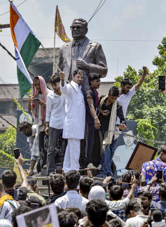 AA28F0WG JJD chief Tej Pratap Yadav detained during protest in support of Bihar bandh