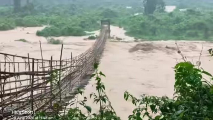 AA28iqO0 Fresh floods, landslides batter four Arunachal districts; East Siang youth missing, over 1.49 lakh affected