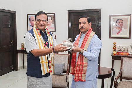 AA2aEp5V Himanta Sarma meets Pralhad Joshi; discusses education, food supply, renewable energy