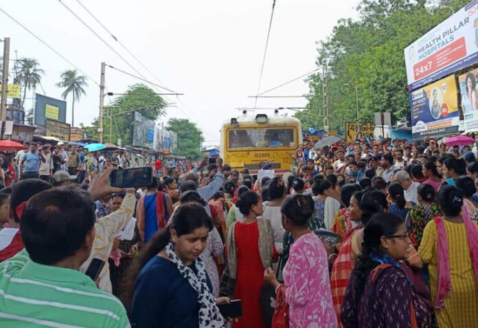 Annapurna Yojana beneficiaries protest fund delays across Bengal