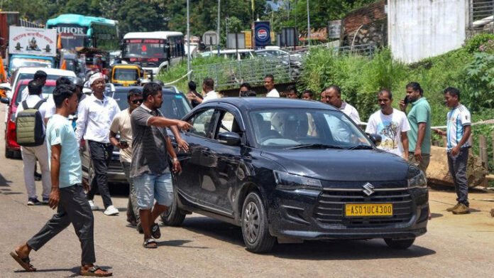 AA2aHfuB Meghalaya Chief Secretary's vehicle stopped at Jorabat amid Assam-Meghalaya border tension