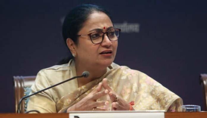 AA2aI7zu Delhi CM Rekha Gupta offers prayers at Vellore’s Sri Lakshmi Narayani Temple on Varalakshmi Vratam