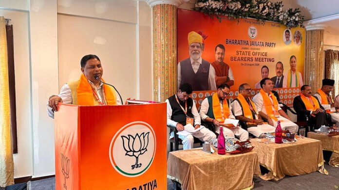 AA2aLp94 In a first, BJP's J&K unit holds office-bearers' meeting in Srinagar