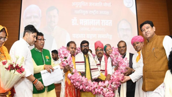AA2aYaof Mannalal Rawat takes charge as BJP's Scheduled Tribe Morcha chief
