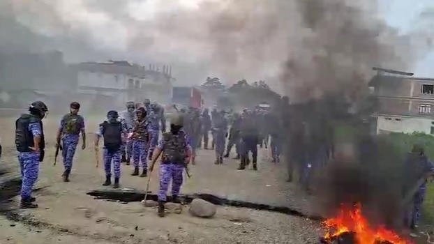 AA2az3TI Manipur Naga protest turns violent; 4 injured after tear gas fired