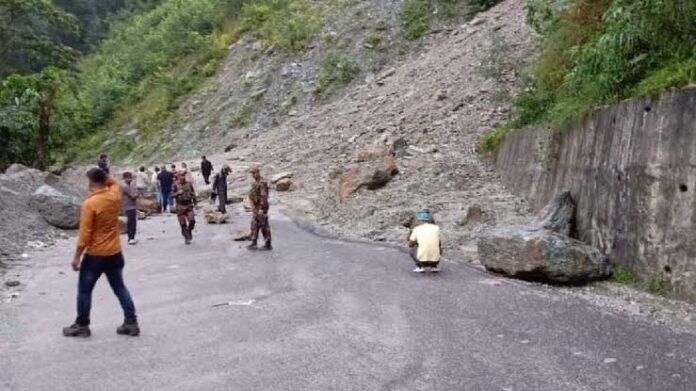 Heavy rainfall and landslide debris affect the Teesta River and infrastructure near the Naga–Tosa Road in North Sikkim.