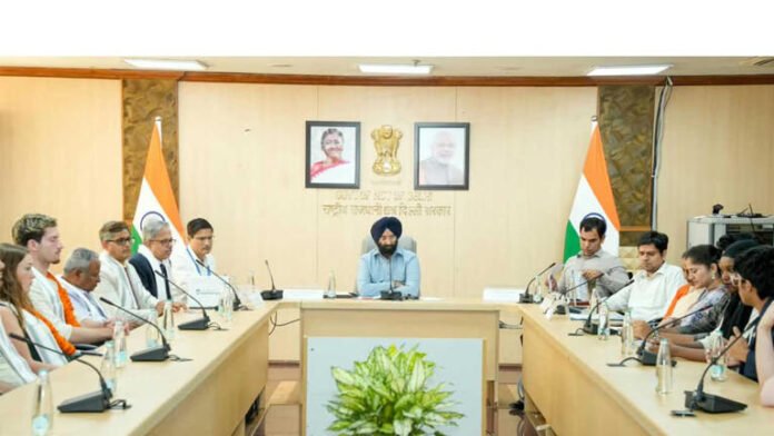 Delhi govt works to make city sustainable, students present clean air study