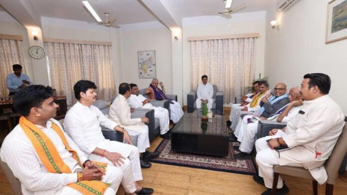 AA2bkzDq Tripura CM welcomes BJP National General Secretary B.L. Santosh during two-day organisational visit