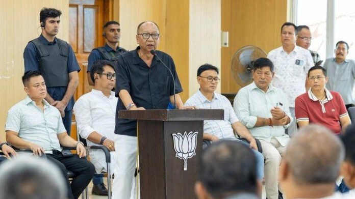 AA2blaAn Manipur CM briefs BJP leaders on Census postponement after meeting Amit Shah