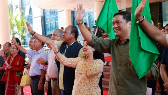 AA2cWKHe Pema Khandu flags off Somnath Yatra for 40 Arunachalee students