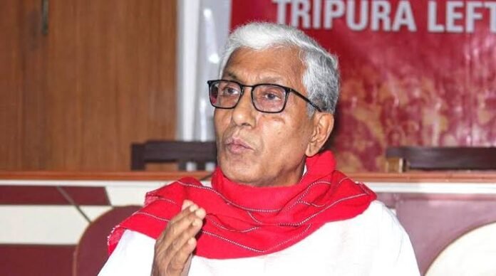 Former Tripura Chief Minister Manik Sarkar addressing a public meeting and renewing his demand for an independent inquiry into former DGP Anurag Dhankar's death.