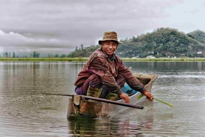 Fishermen and floating communities at Loktak Lake receiving livelihood and fisheries support under government programmes in Manipur.