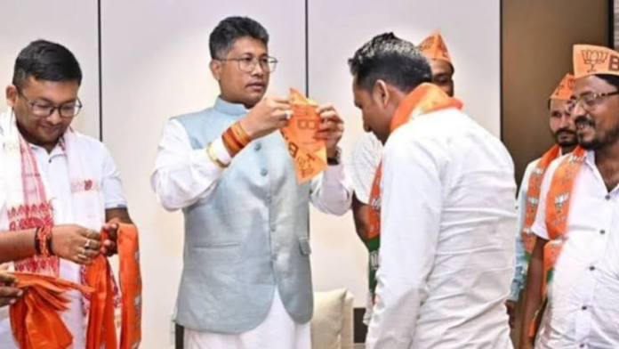 Nagaon by-poll gets major boost for BJP as 11 join
