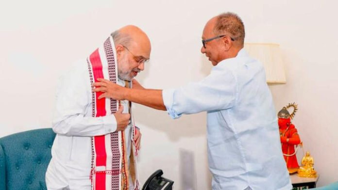 AA2dP6xR Manipur CM meets Amit Shah, briefs him on peace efforts; Home Minister to visit state this month