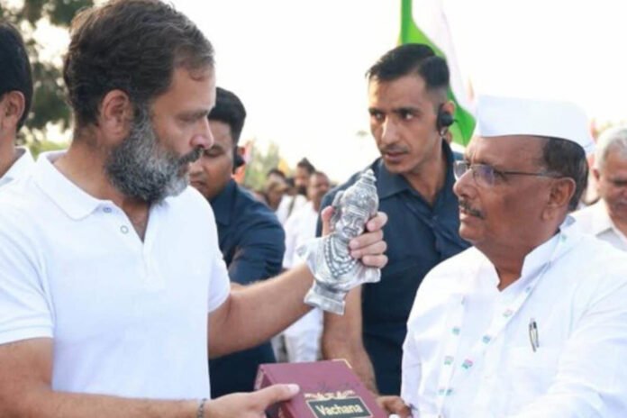 AA2dkUDY Congress MLA BR Patil with Rahul Gandhi