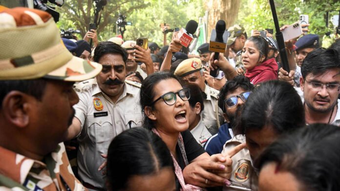 Protest over electoral rolls: AISA members, Sibal, Bhushan detained